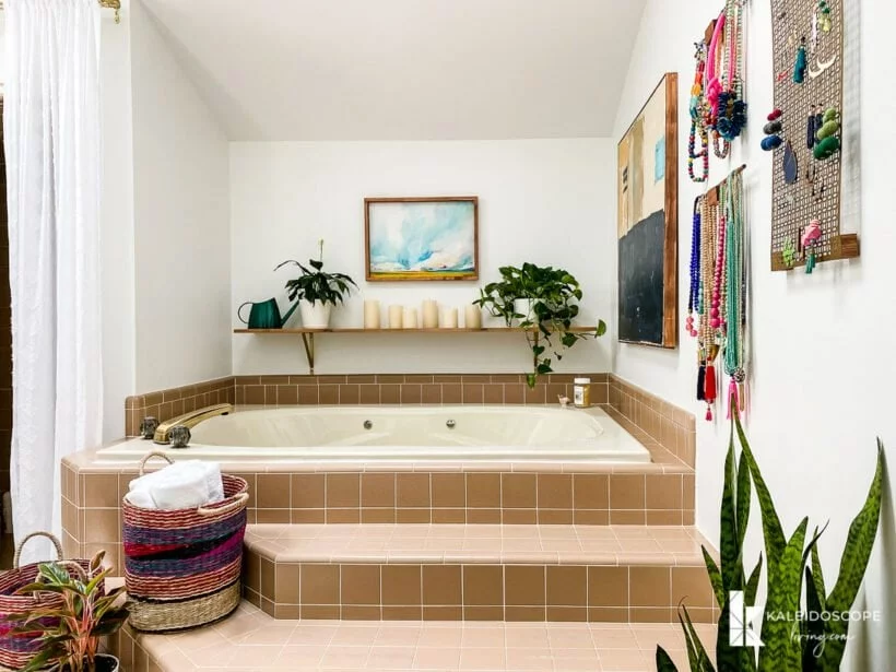 brown tile bathroom with colorful accents